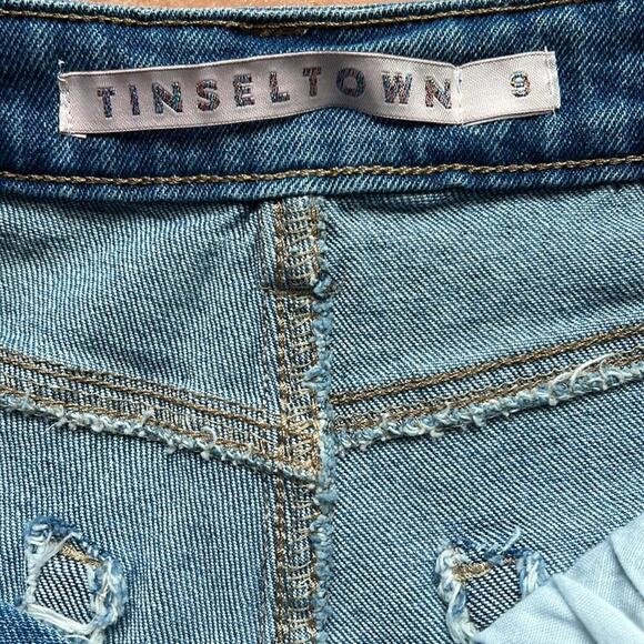 NWT Tinseltown Mom Jean Shorts Women's Size 9 or 29 High Rise Curvy Distressed - Picture 7 of 8